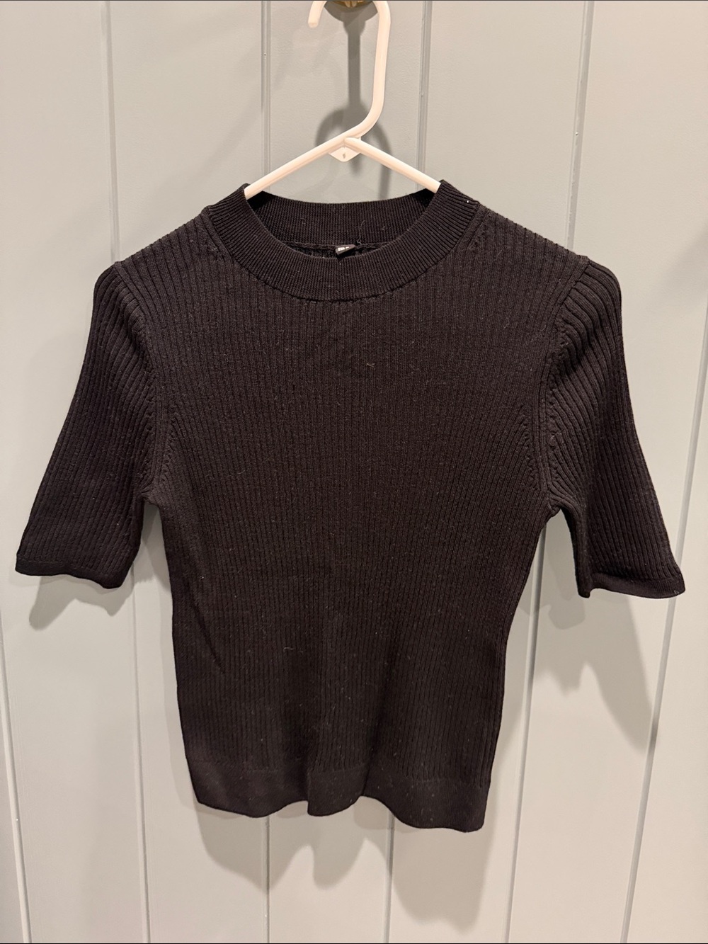 Black Ribbed Short-Sleeve Knit Top - Women
